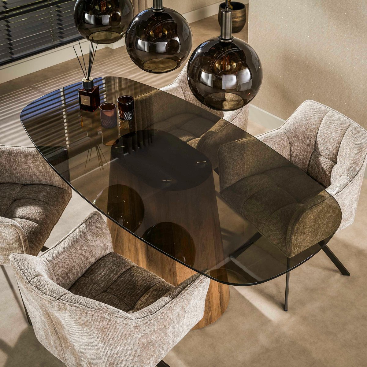 Table à manger en verre fumé design ovale organique 180 cm MILOS marron, PIER IMPORT