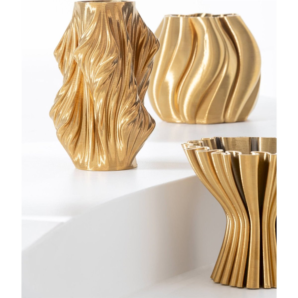 Vase en grès relief sculptural impression 3d doré, RECOLLECTION