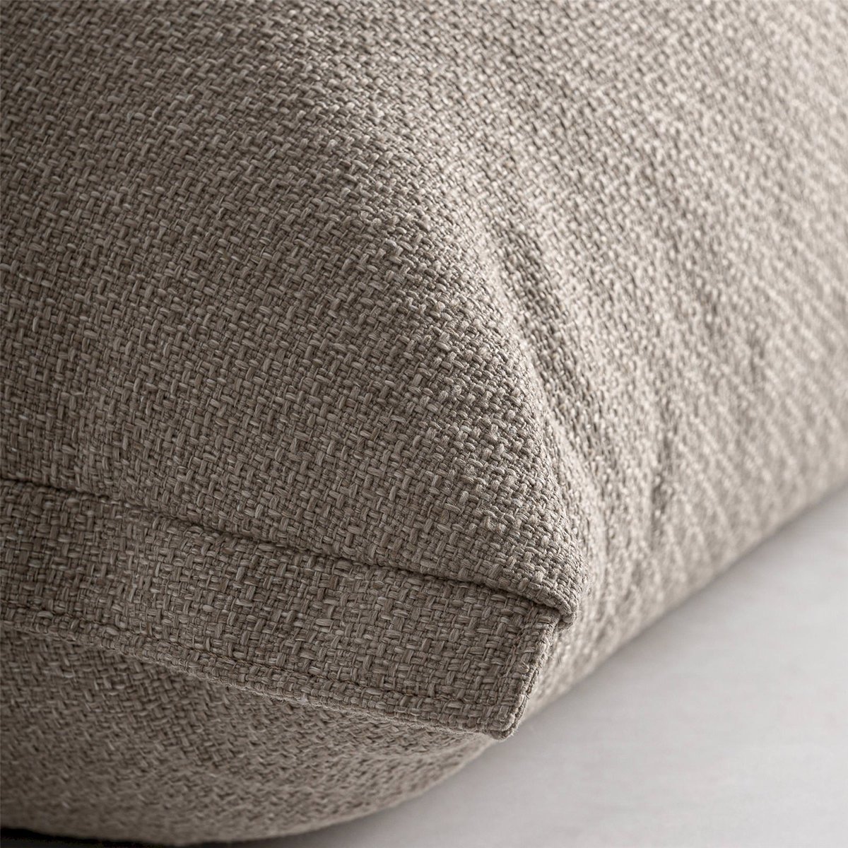Fauteuil contemporain à coussin VACIO taupe, RECOLLECTION