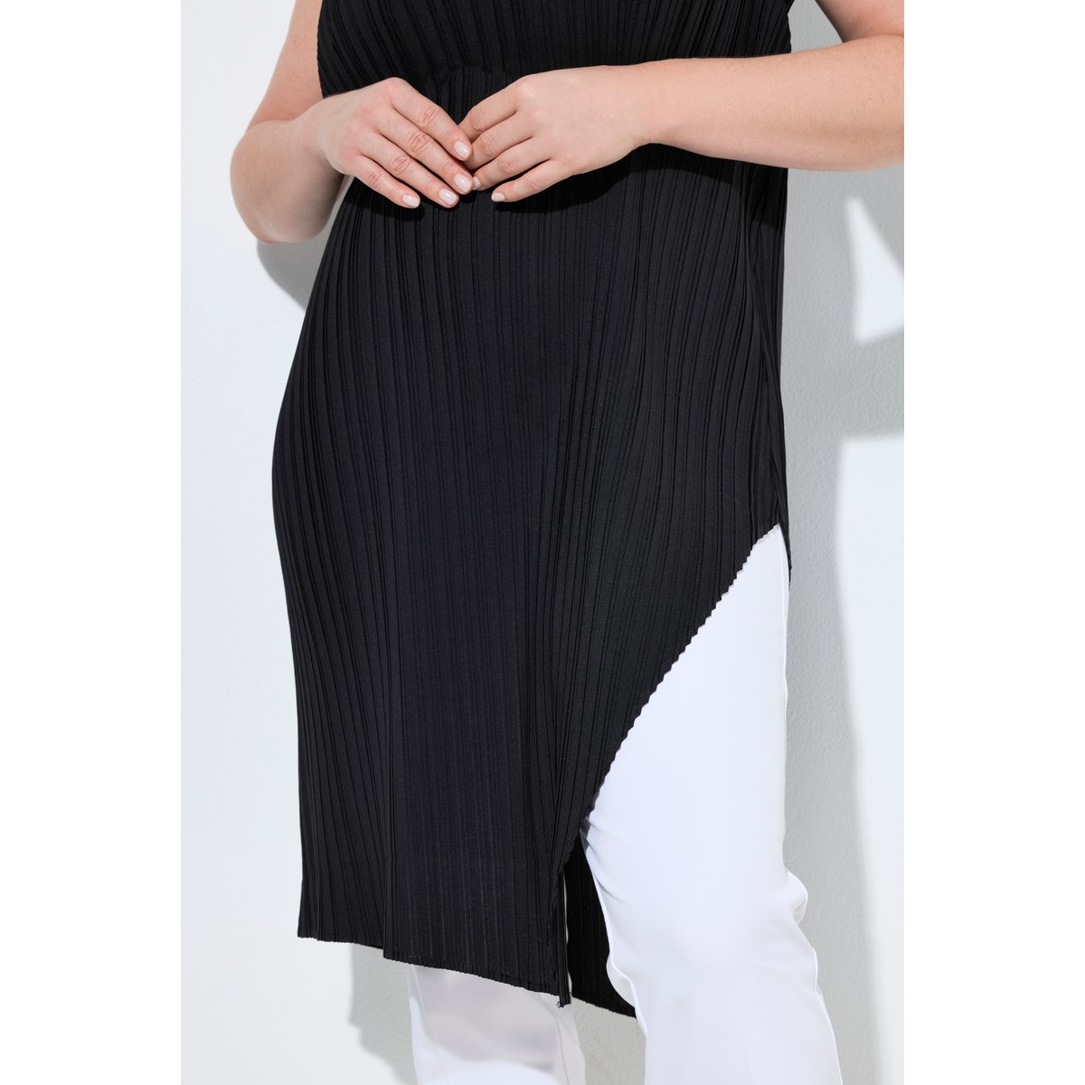 Blouse plissée sans manches, décolleté rond noir, ULLA POPKEN