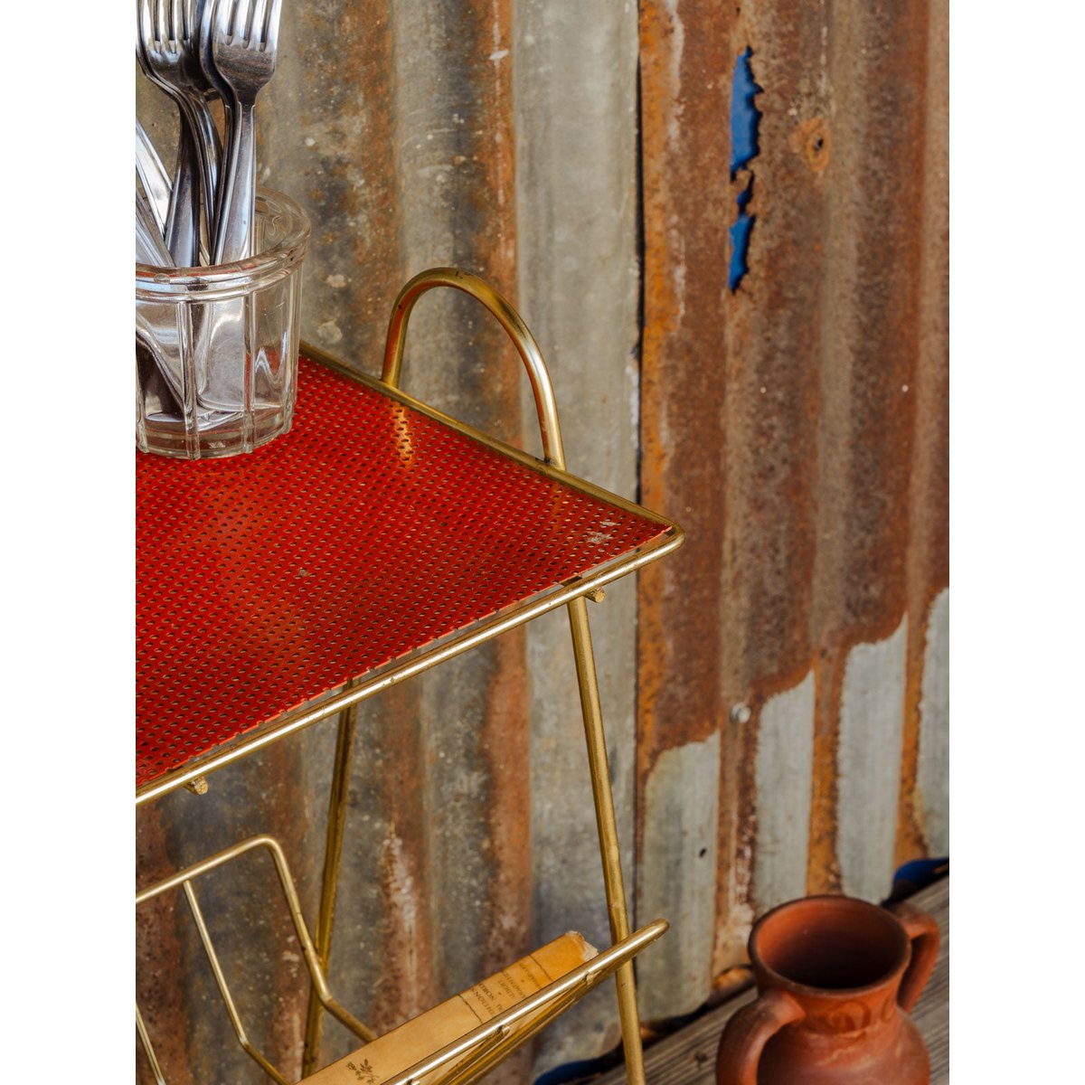 Table d'appoint en métal doré et orange Hanna N°1606 - Bon état doré, DEBONGOUT