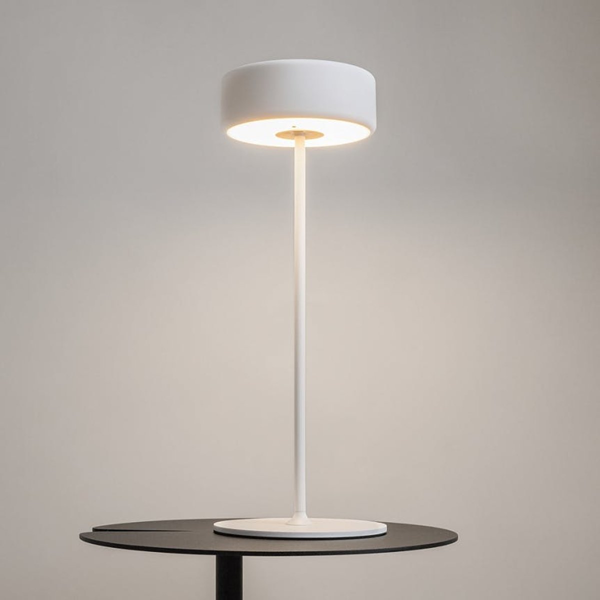 Lampe de table rechargeable en métal ALMA blanc, PIER IMPORT