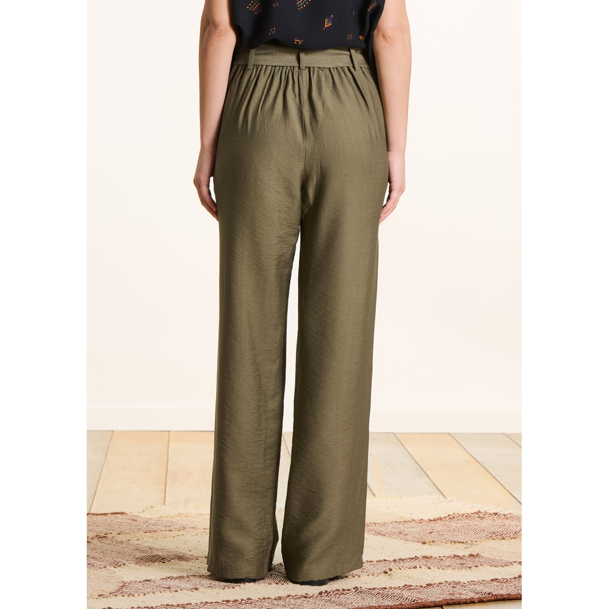 Pantalon droit fluide ceinturé kaki, LA FEE MARABOUTEE