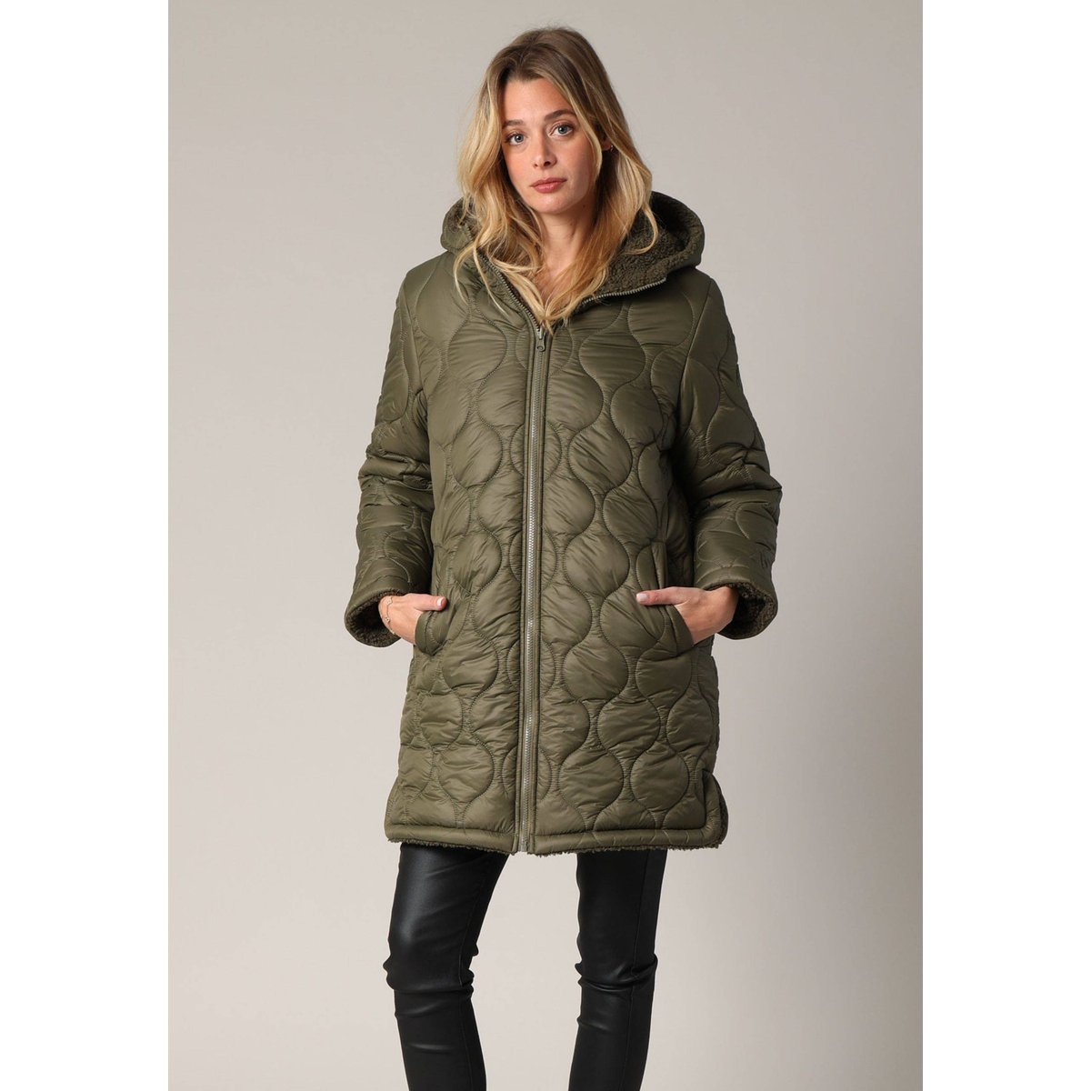 Manteau réversible en sherpa et tissu matelassé EDWINA dark khaki, DEELUXE