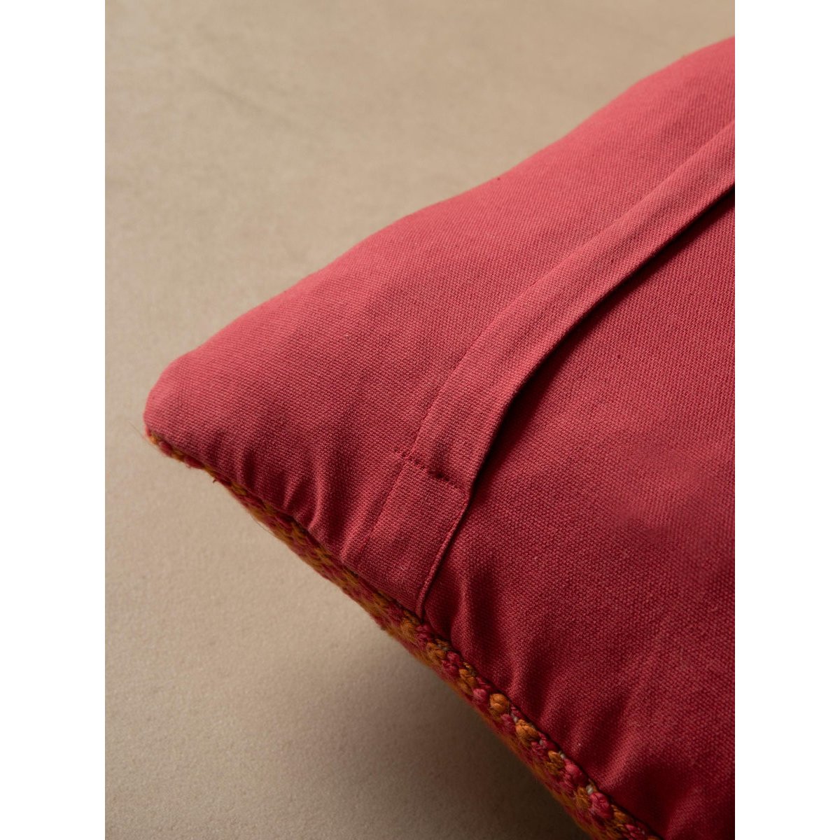 Coussin 100% Coton Géométrique -API multicolore rouge / orange, KENAY