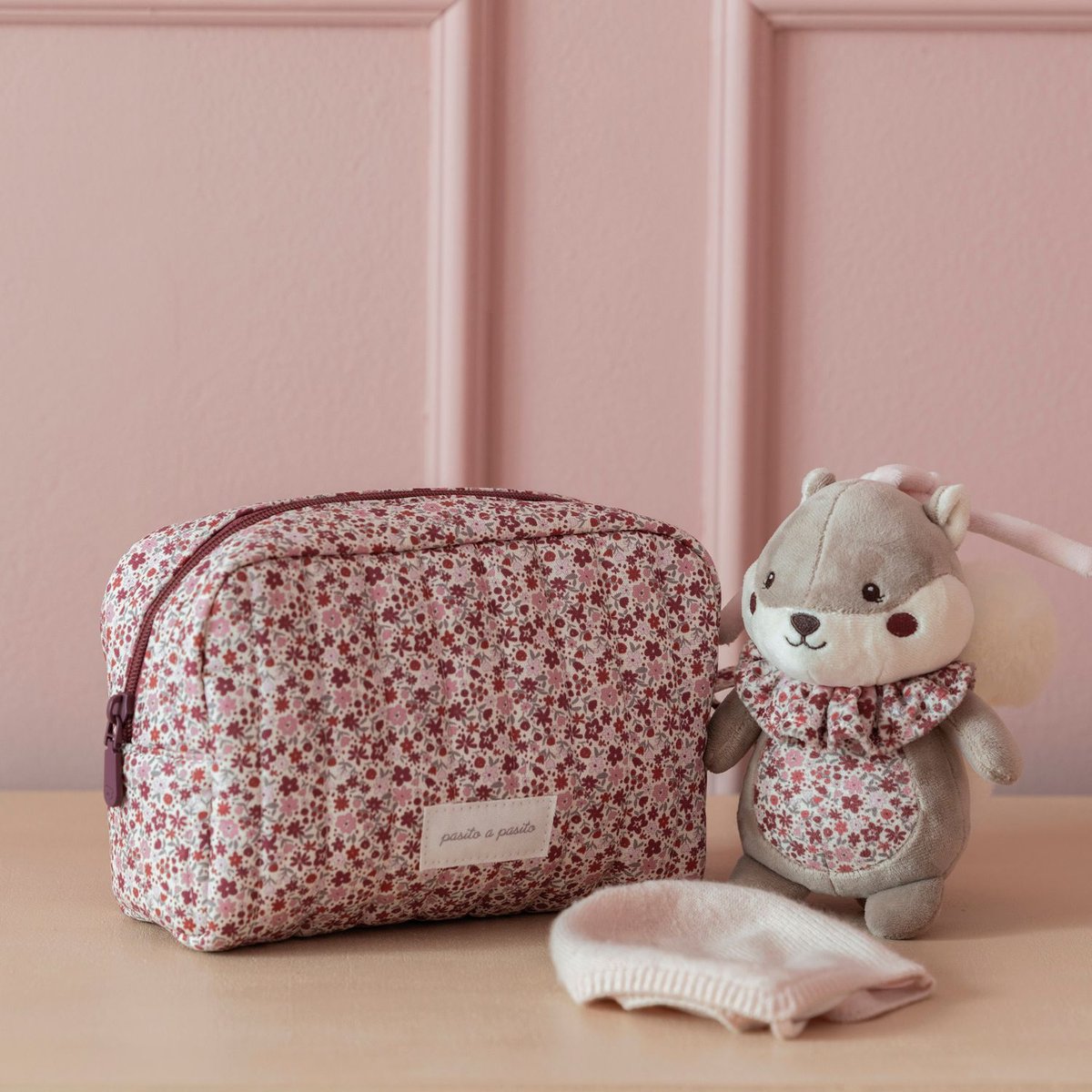 Peluche mauve, PASITO A PASITO