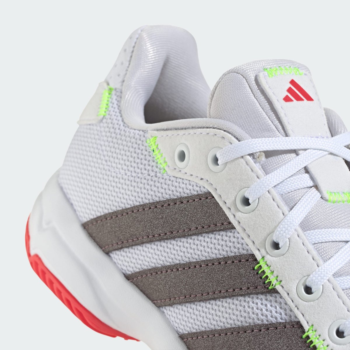 Chaussure Stabil Indoor Enfants Chaussure Stabil Indoor Enfants cloud white / aurora met. / semi lucid red, adidas Performance