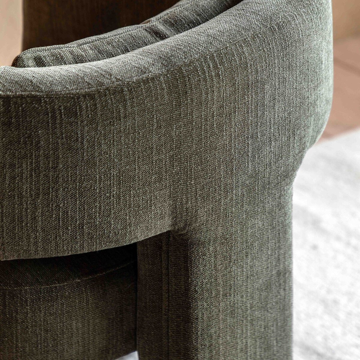 Arthur Sculptural Armchair olive, ÉDITÉ