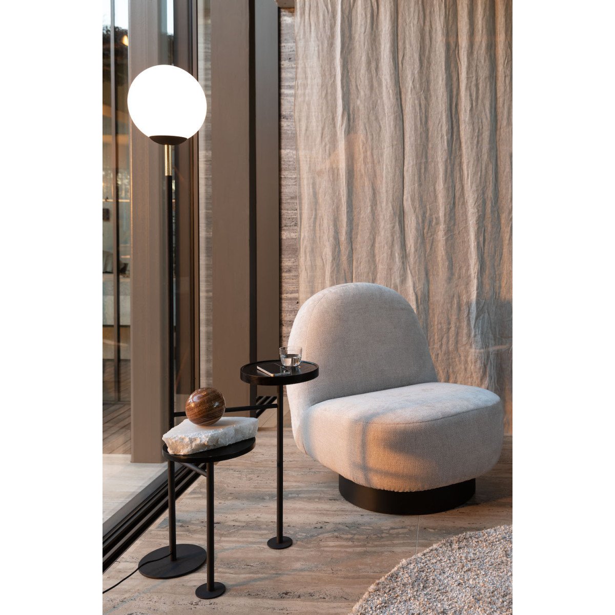 Fauteuil pivotant en tissu doux - EDEN beige, ZUIVER