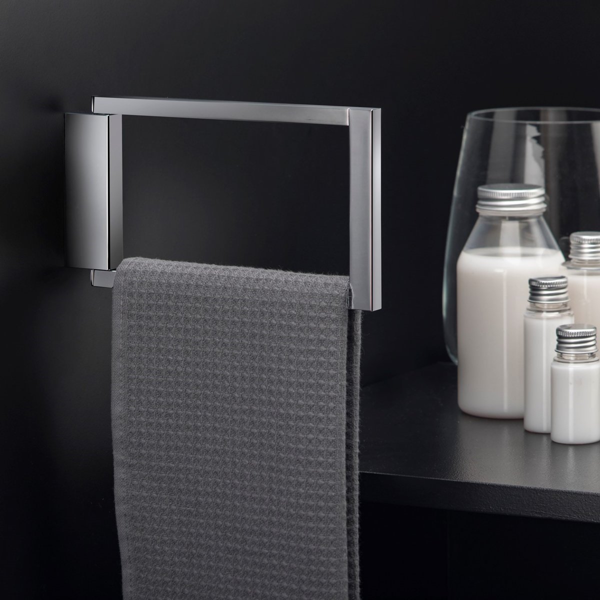 Porte Serviette Anneau mural  THE GRID noir mat, COSMIC