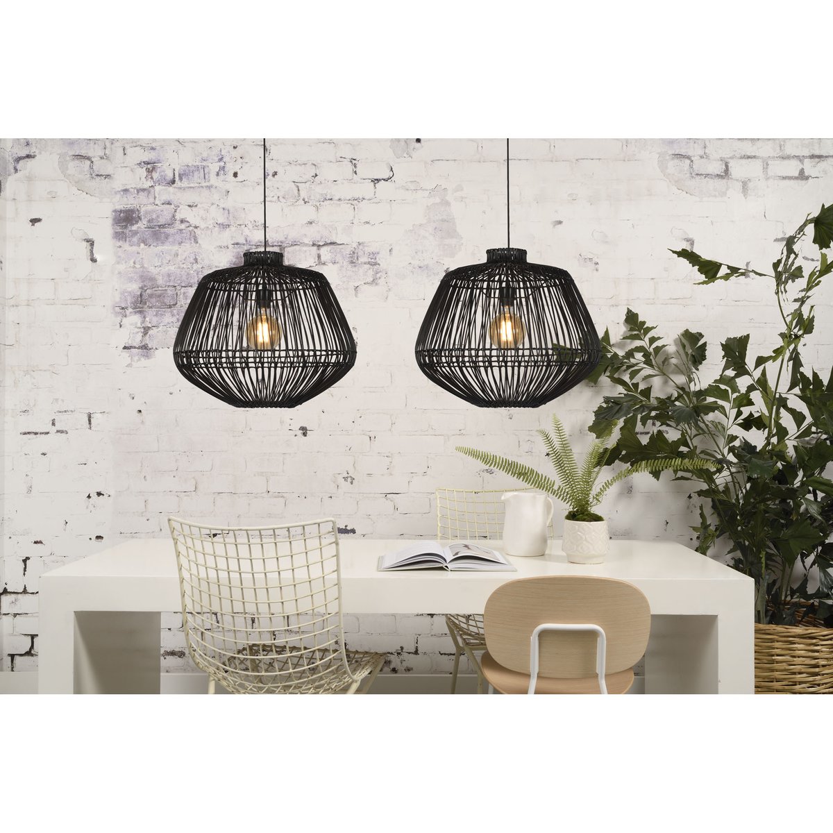 Lampe Suspendue Rotin MADAGASCAR noir, GOOD & MOJO