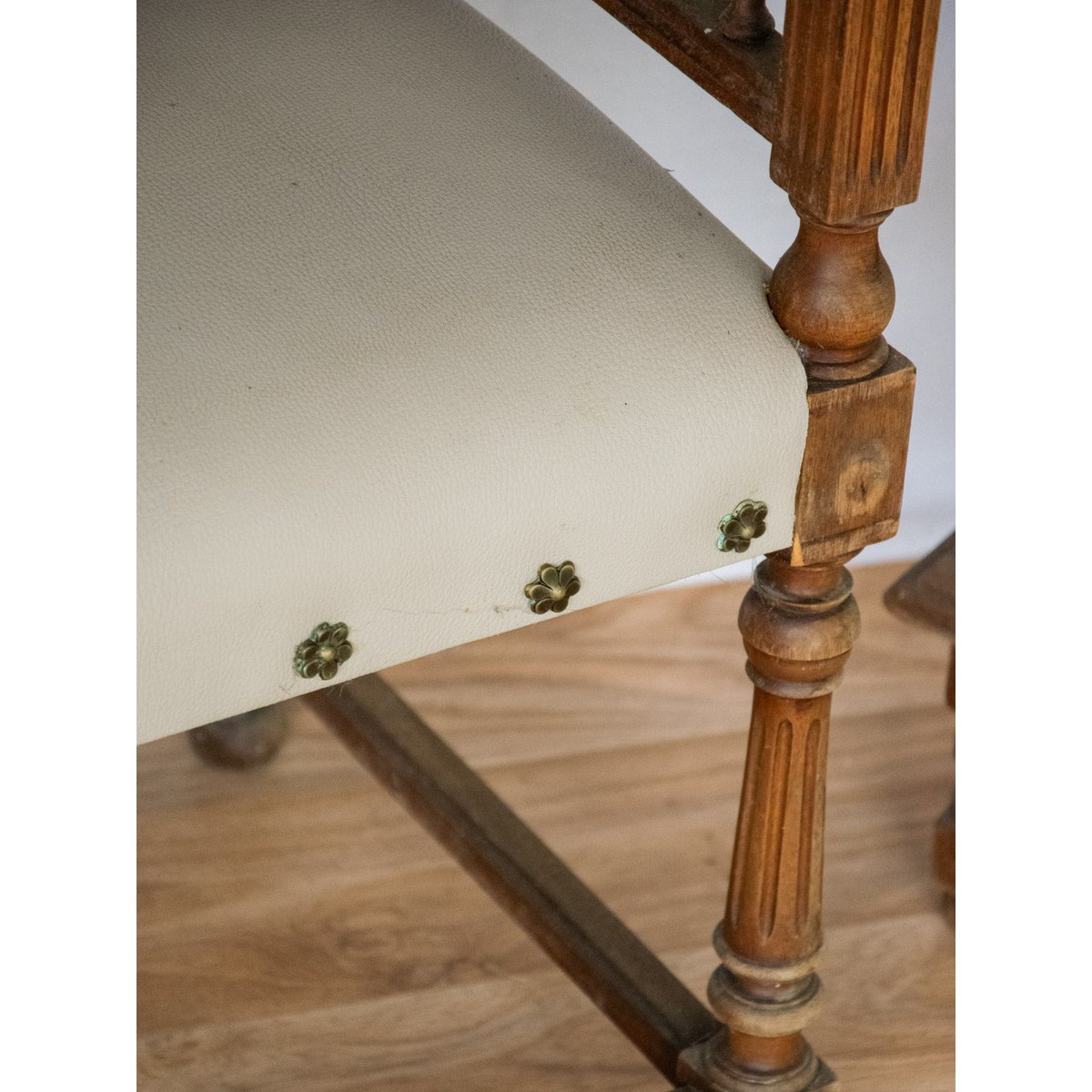 Chaise d'angle en cuir Claude N°882 - Bon état crème, DEBONGOUT