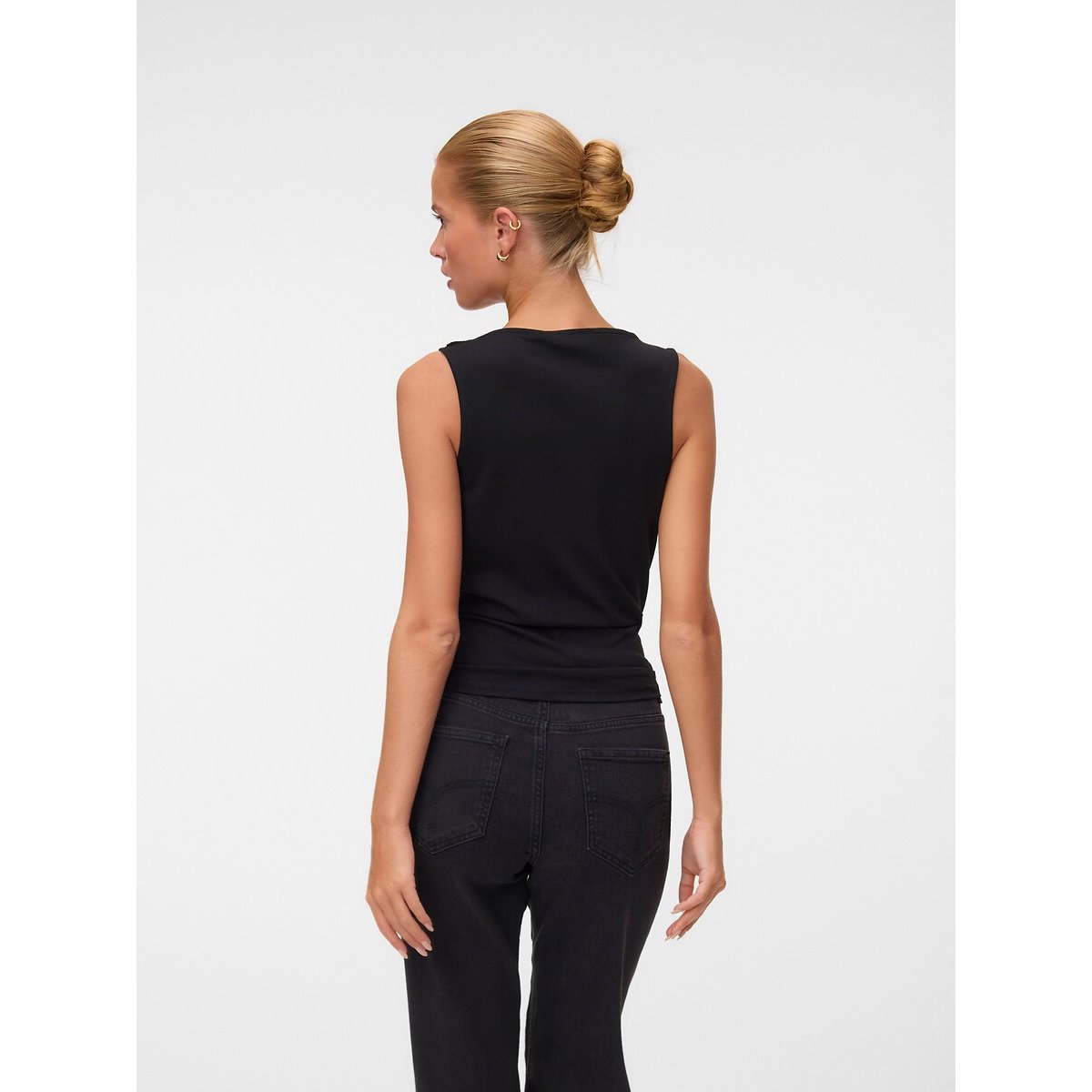 Top sem mangas com detalhes dourados preto , VERO MODA
