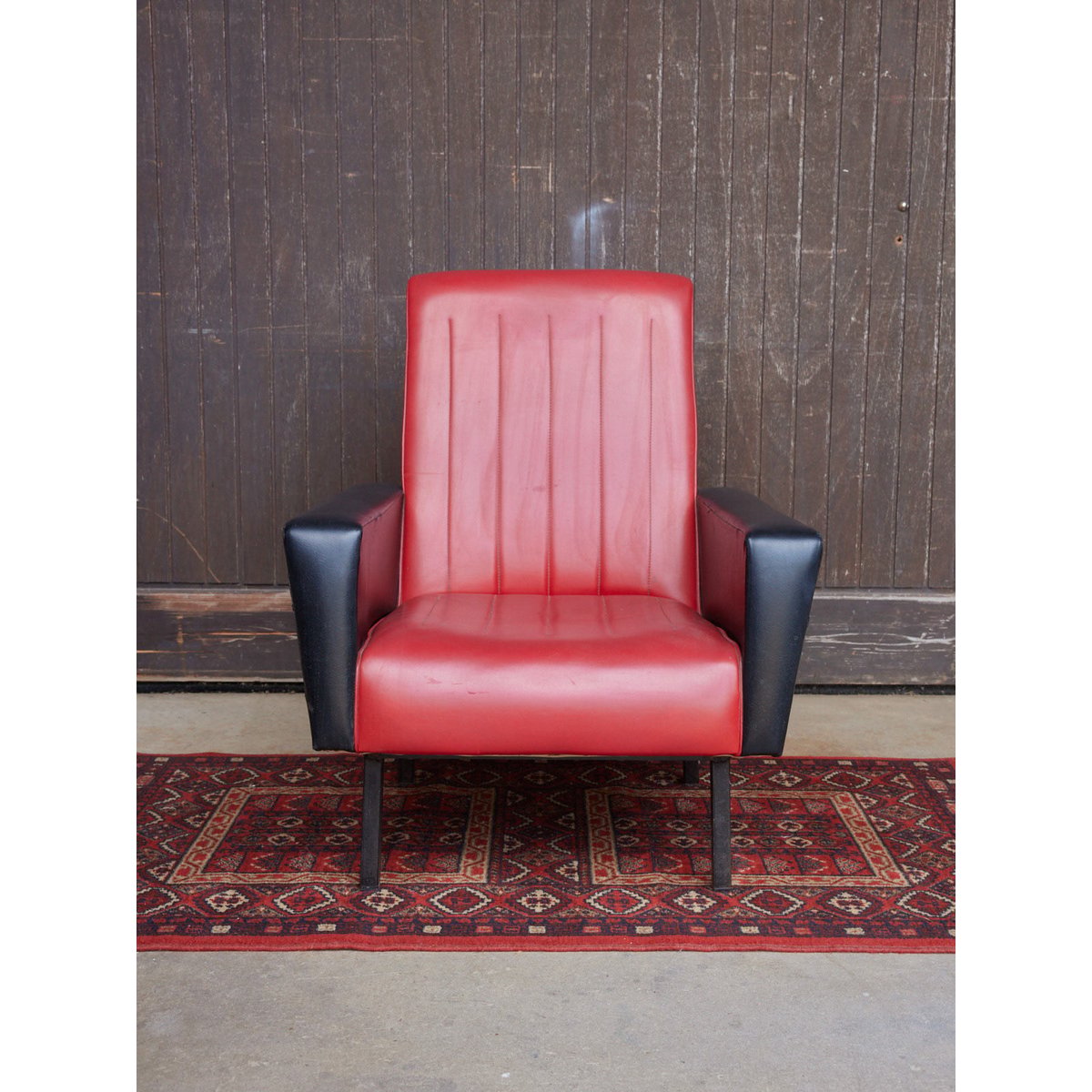 Fauteuil vintage en skai bicolore Jakob N°1285 - Bon état rouge, DEBONGOUT