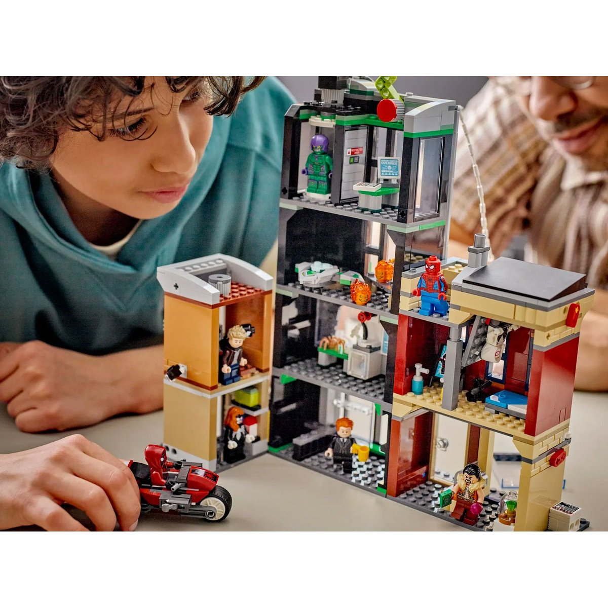 LEGO Marvel - Set Spider-Man contre Oscorp - 76324 avec Minifigurines couleur unique, LEGO