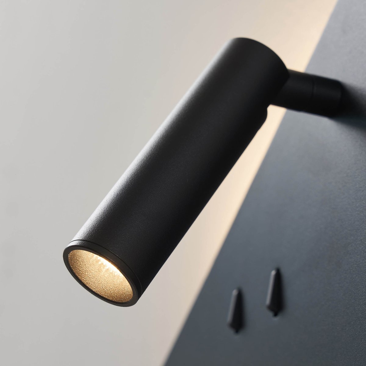 Applique triangle liseuse droite LED - ELARIS noir, KOSILUM