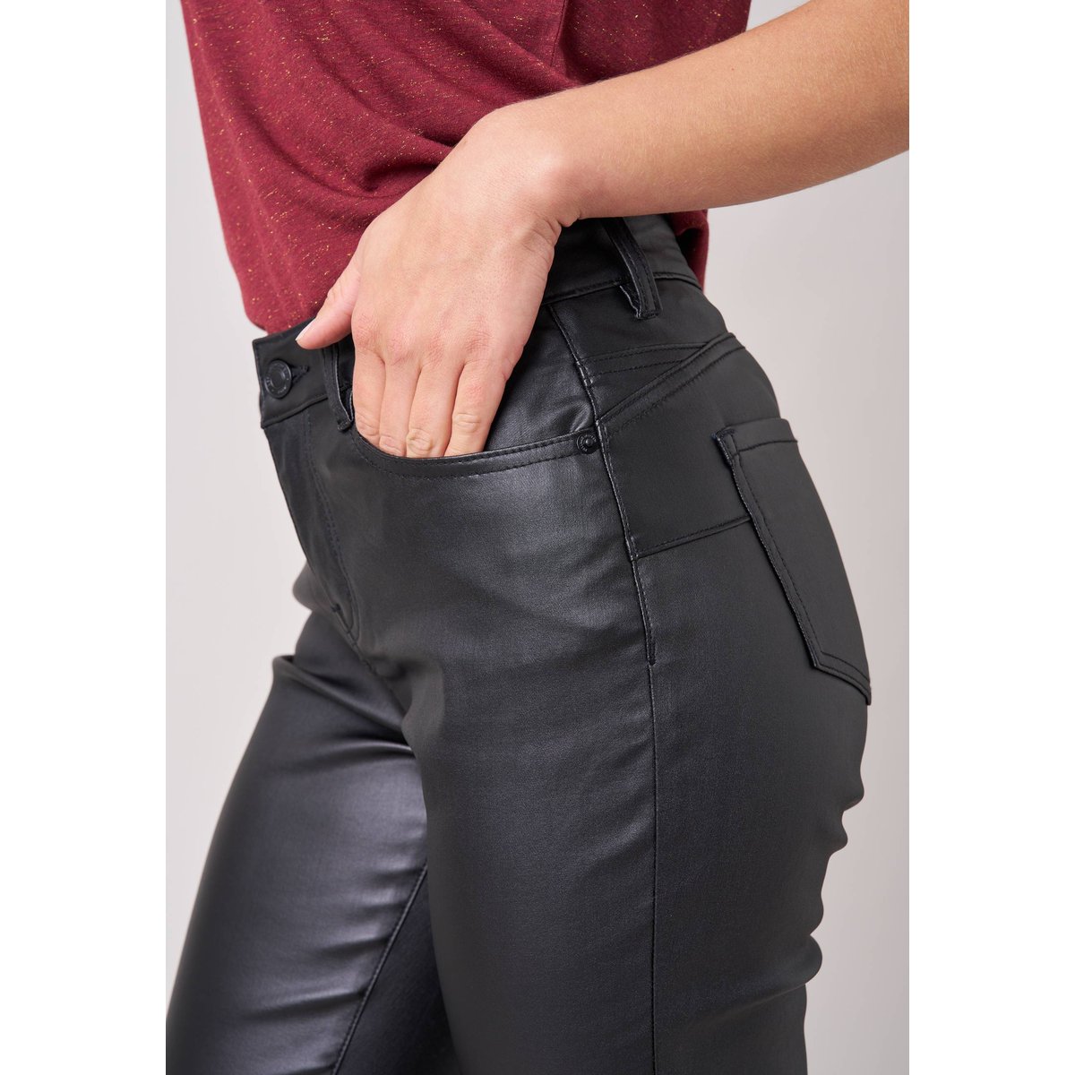 Pantalon slim femme en toile enduite LYZIE black, DEELUXE