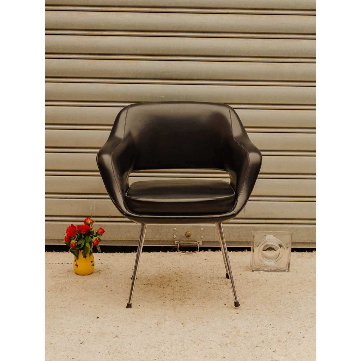 Fauteuil en cuir noir Jakob N°1446 - Bon état argenté, DEBONGOUT