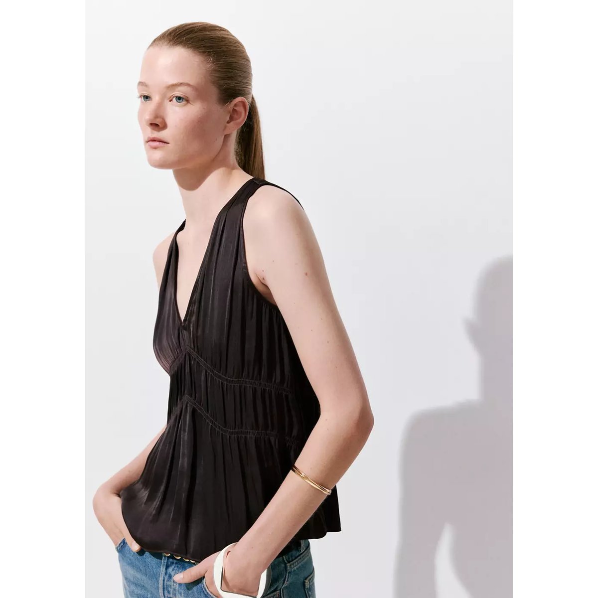Top col V froncé marron, MANGO