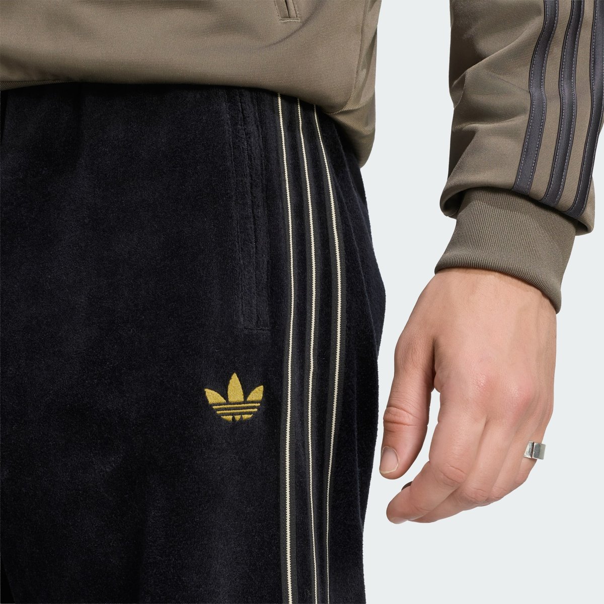 Pantalon De Survêtement Velours Firebird Pantalon De Survêtement Velours Firebird black, adidas Originals