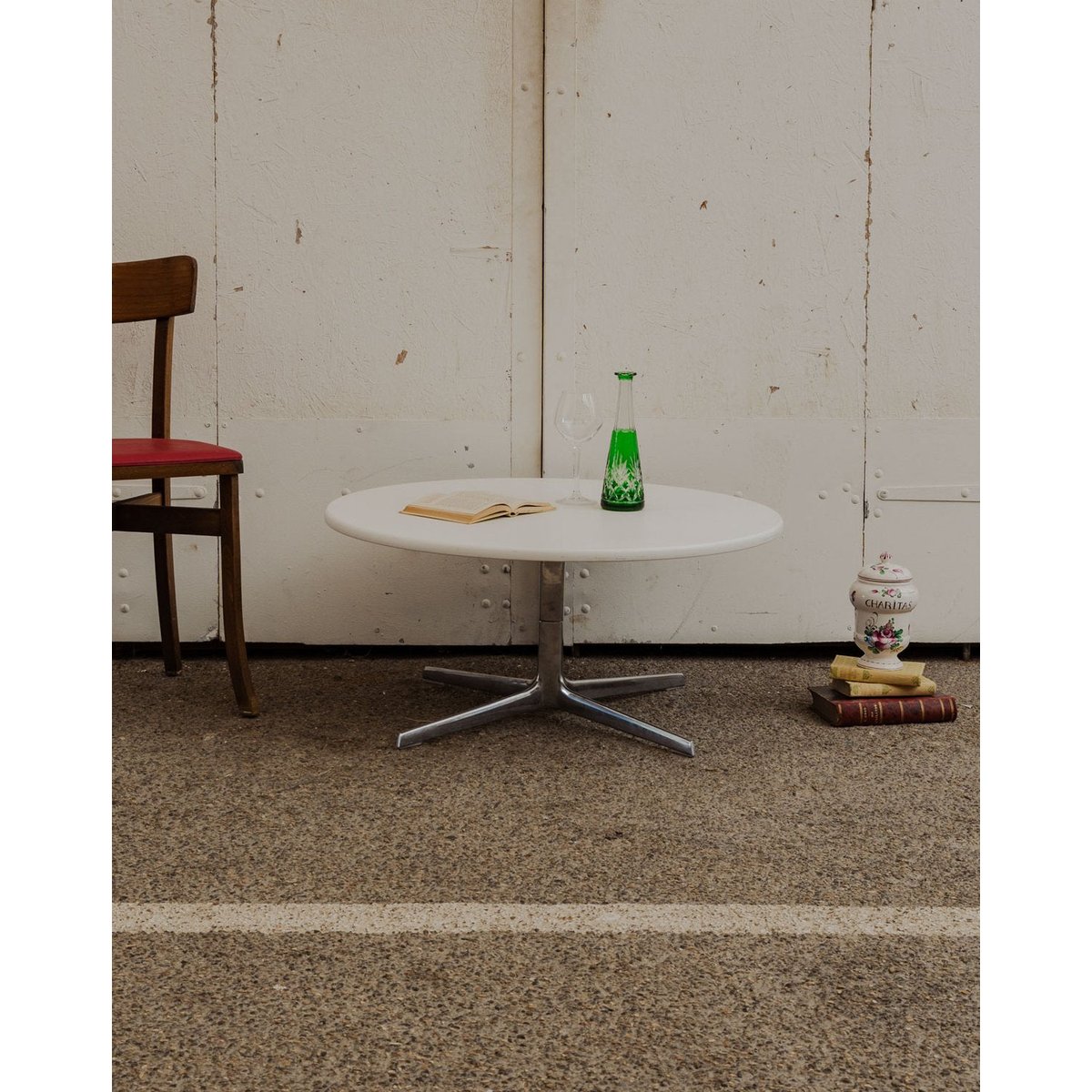 Table basse ronde blanche et chromée Donna N°1010 - Bon état blanc, DEBONGOUT