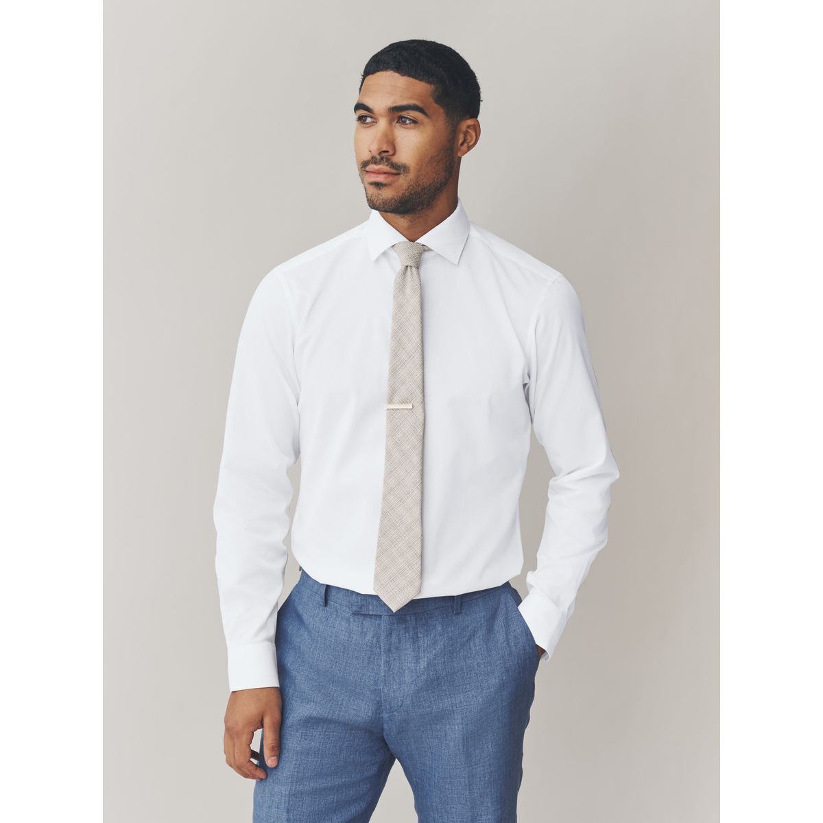 Chemise et cravate pour grandes occasions avec/texture neutre avec pince à cravate, NEXT