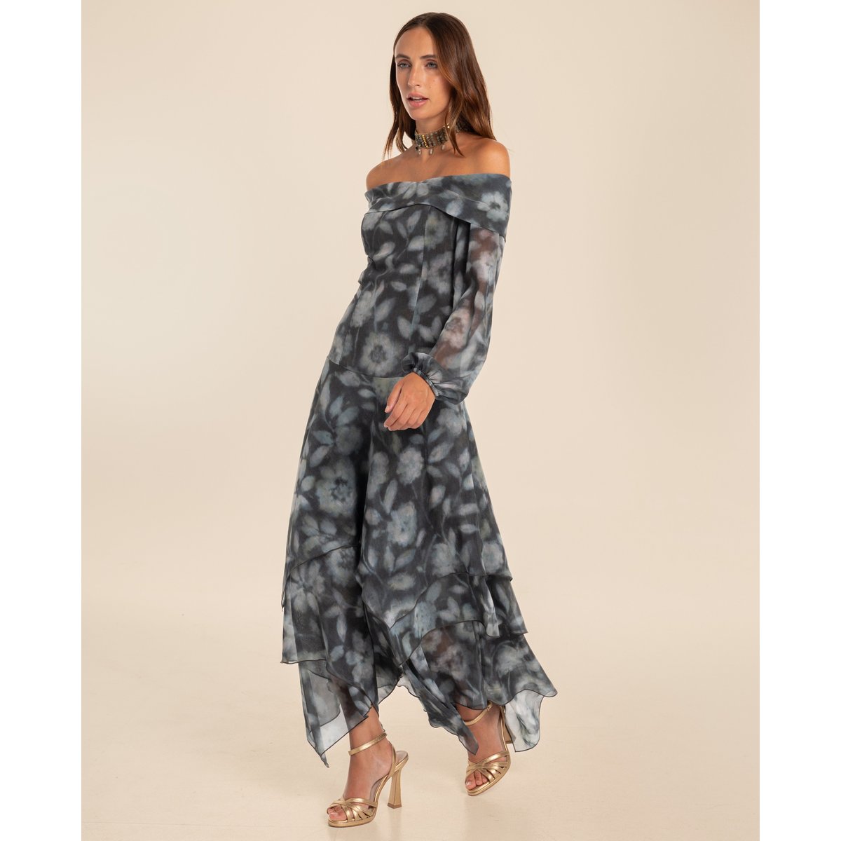 Robe longue en mousseline avec encolure Bardot bleu, THE-ARE