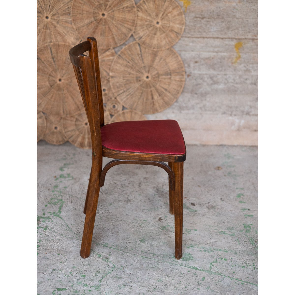 Paire de chaises contemporaine Alma N°2042 - Bon état bois foncé, DEBONGOUT