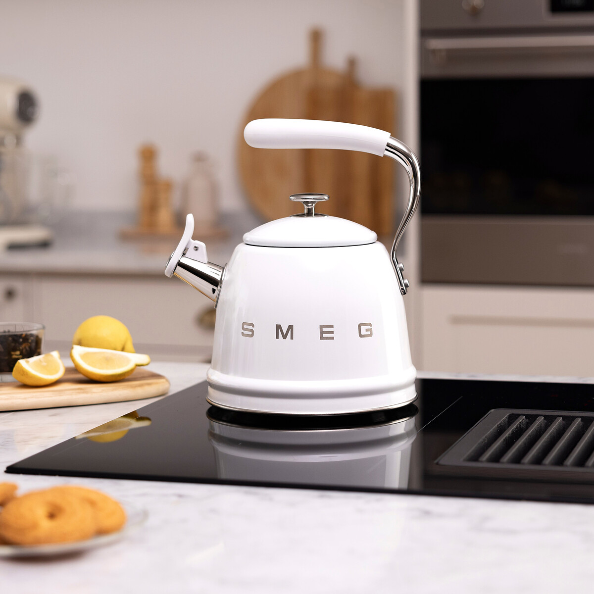 Bouilloire sifflante WKF01WH blanc, SMEG