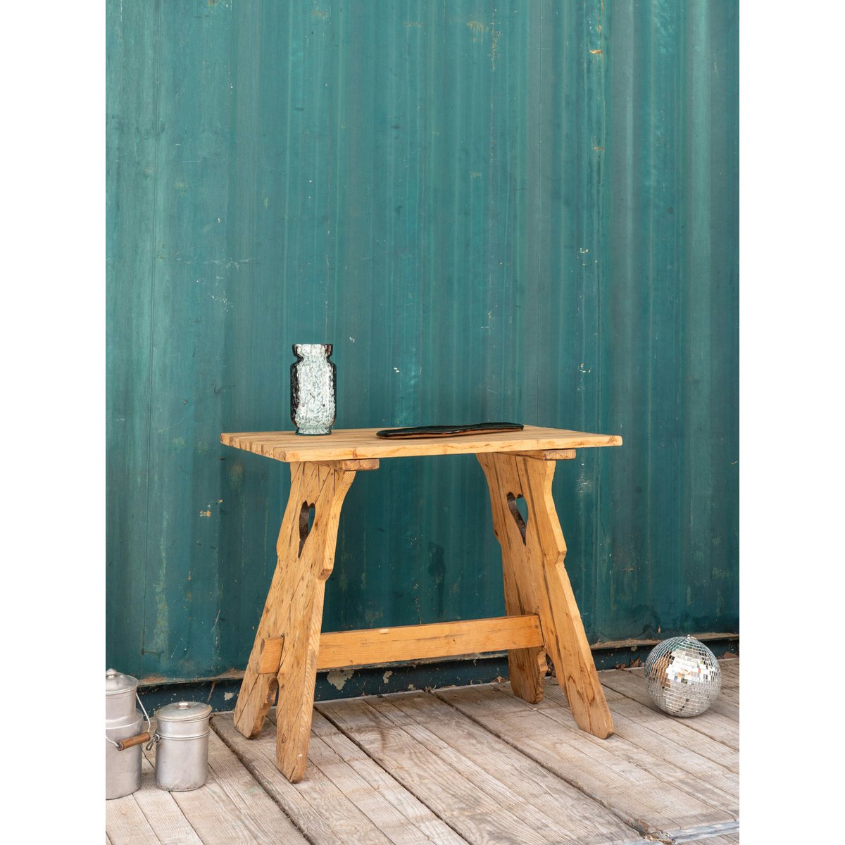 Table d'appoint en bois Francine N°1089 - Bon état bois clair, DEBONGOUT