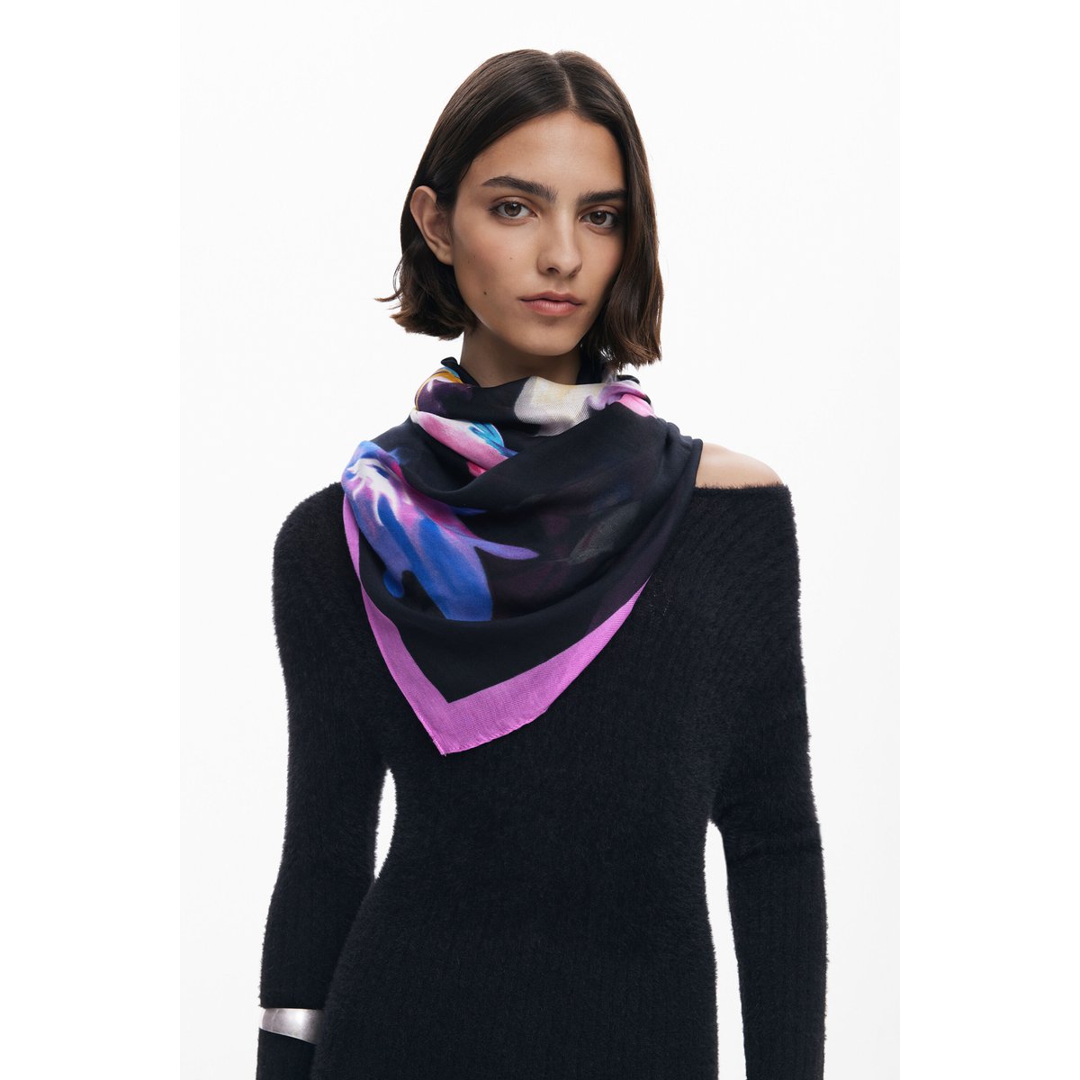 Foulard rectangulaire à fleurs noir, DESIGUAL