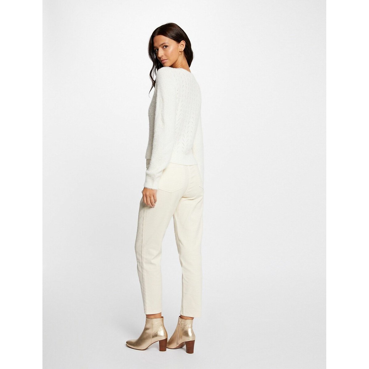 Cropped V-Neck Cardigan in Fine Knit ivory, MORGAN