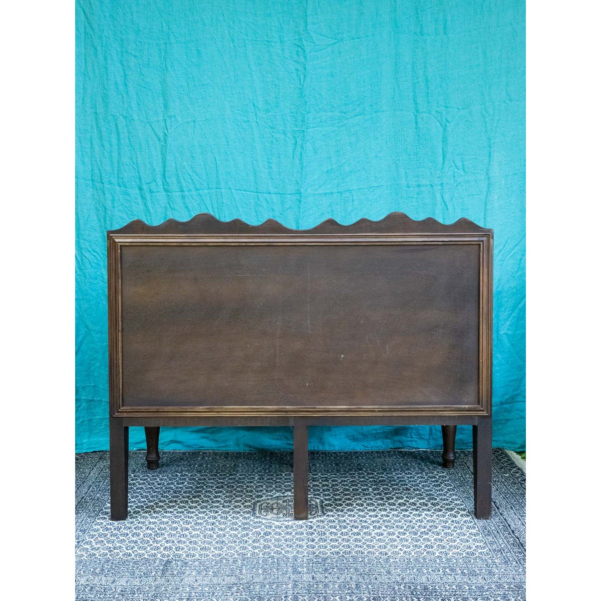 Banquette deux places en velours vintage Clara N°153 - Bon état bois foncé, DEBONGOUT
