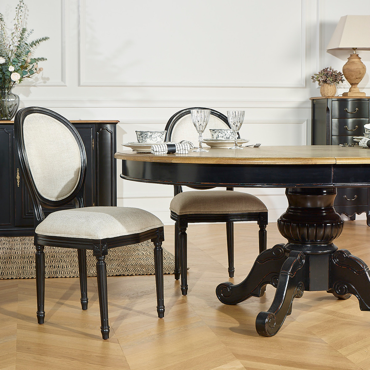 Table ovale en chêne 1 rallonge 6/8 couverts AMBOISE noire, ROBIN DES BOIS