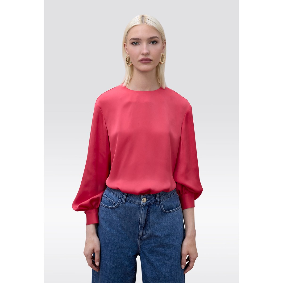 Blouse en satin avec poignets ajustés et boutons dos corail, LOLA CASADEMUNT