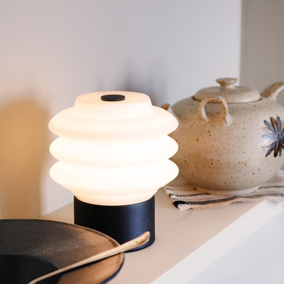 Lampe à poser LED verre opale DIVA noir, DYBERG LARSEN
