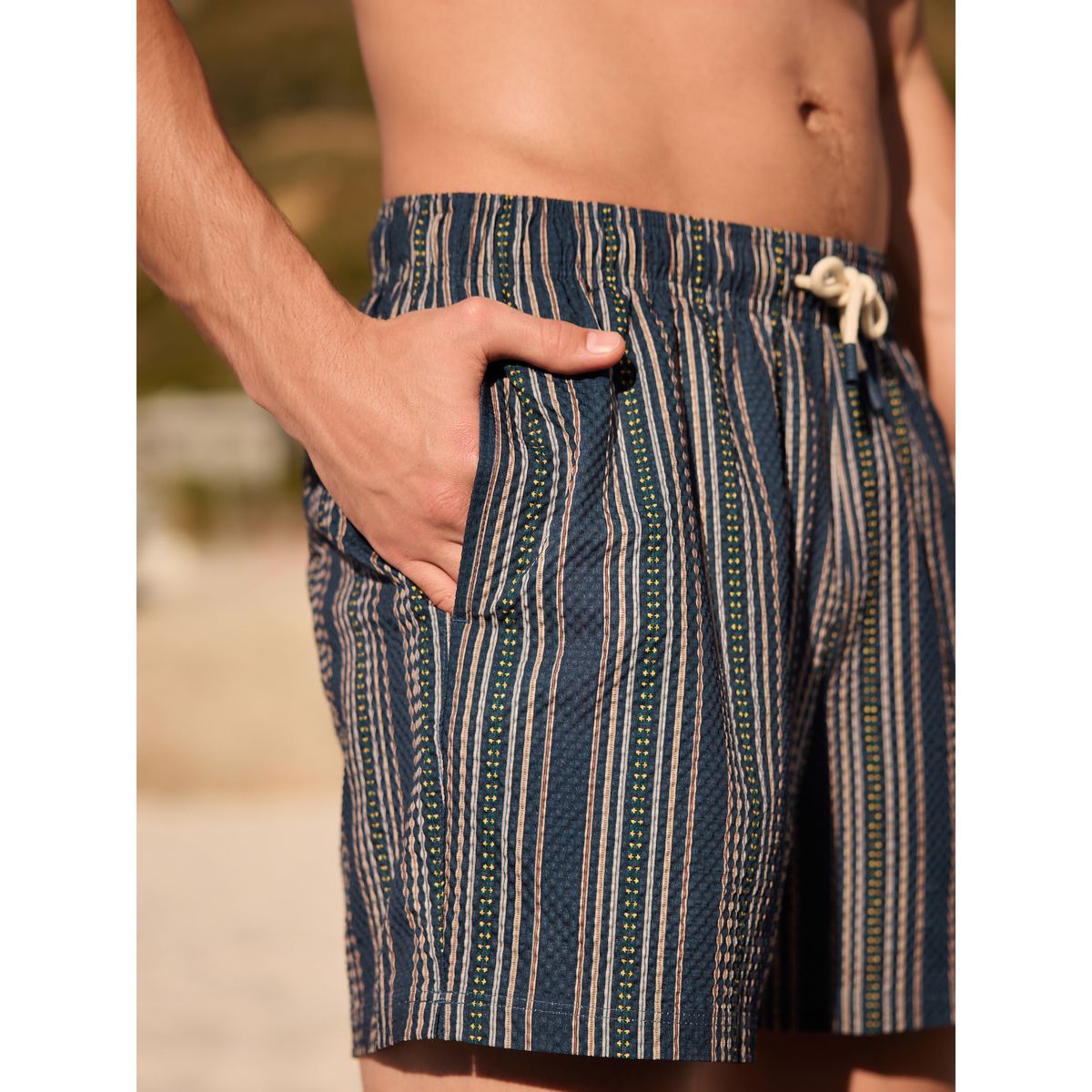 Short de bain rayé en seersucker 5 pouces bleu marine, NEXT