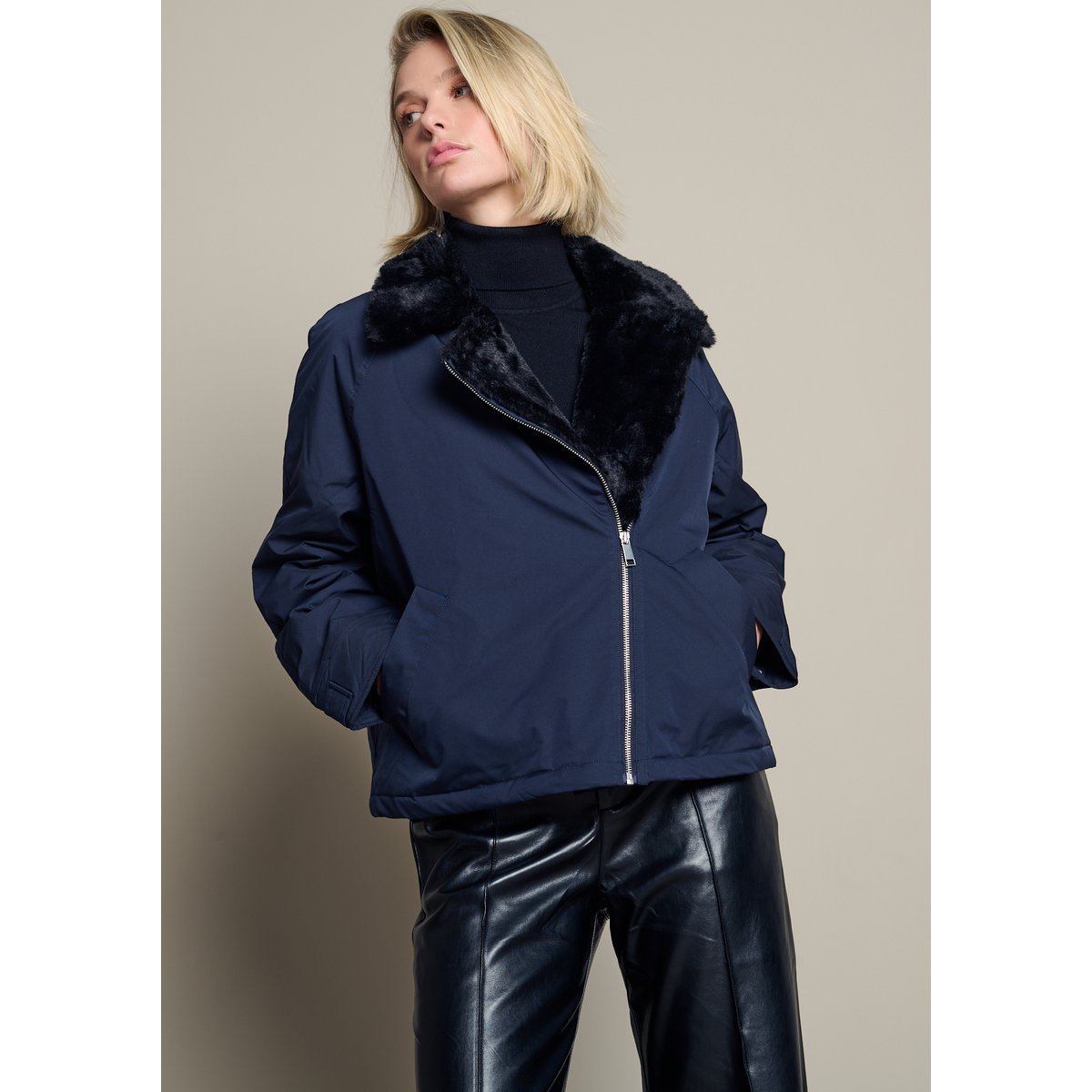 Veste matelassée col doux bleu marine, LOLALIZA