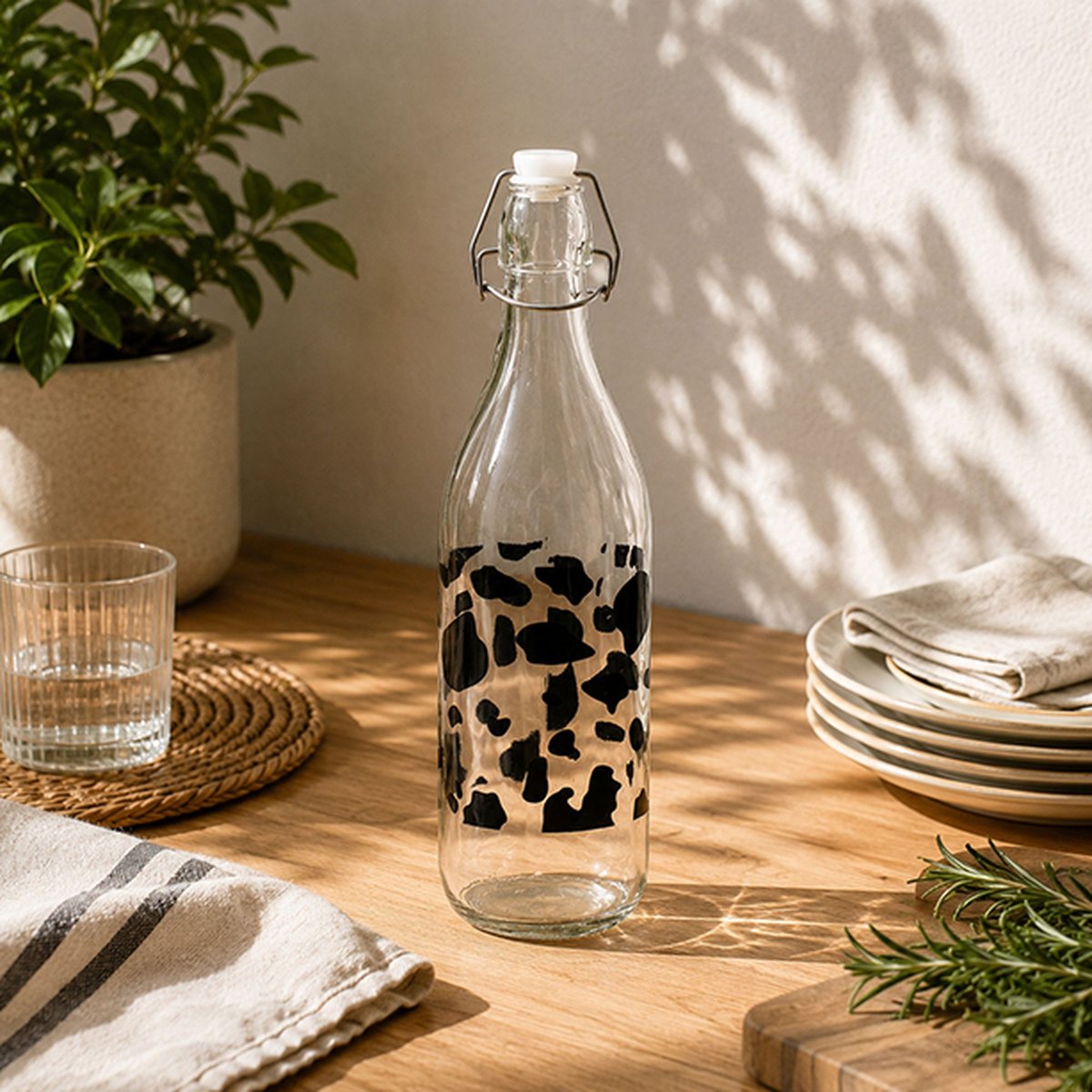 Bouteille 1 litre en verre, VACHE multicolore, NOVASTYL