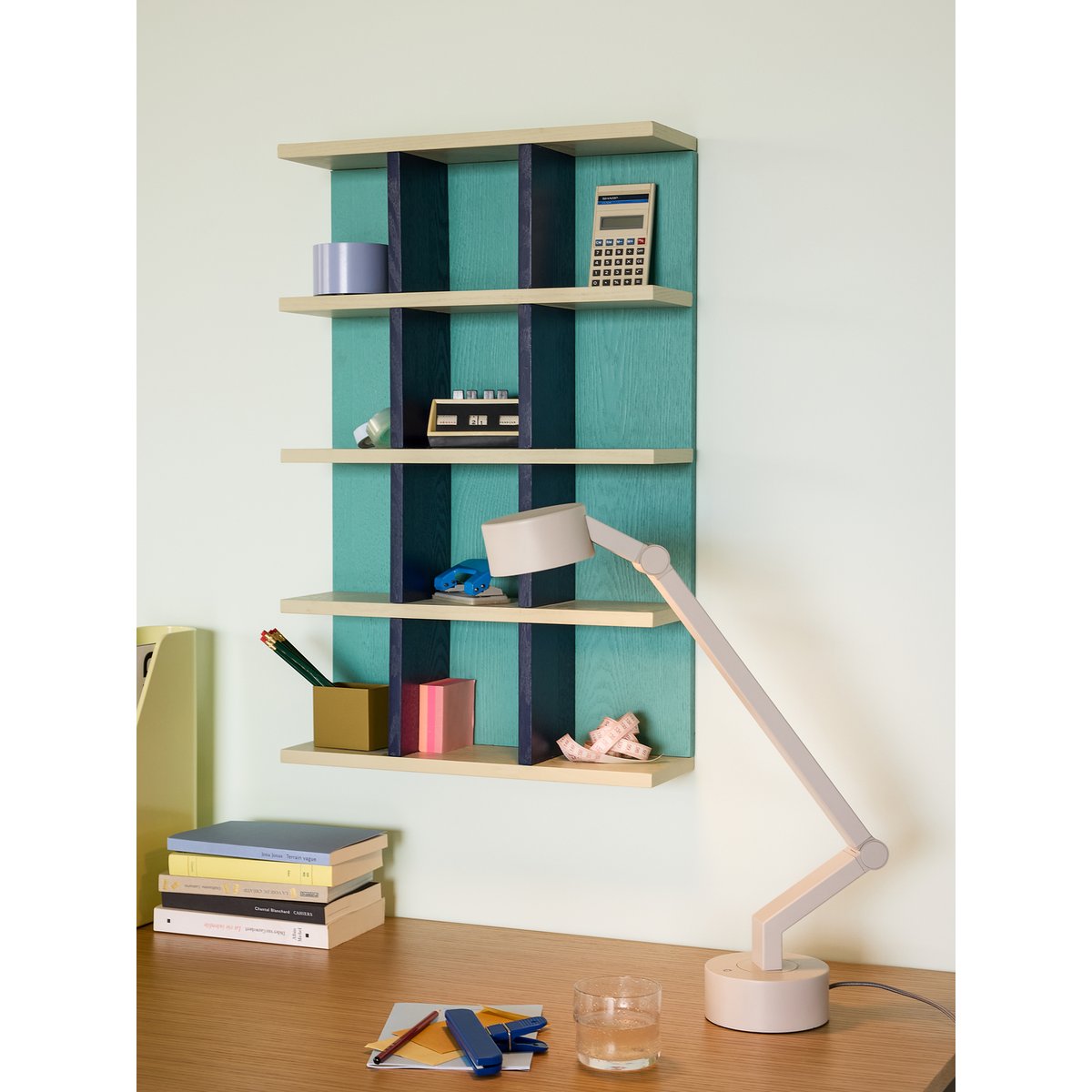 Lampe de table en fer et polycarbonate VERVE gris clair, HUBSCH