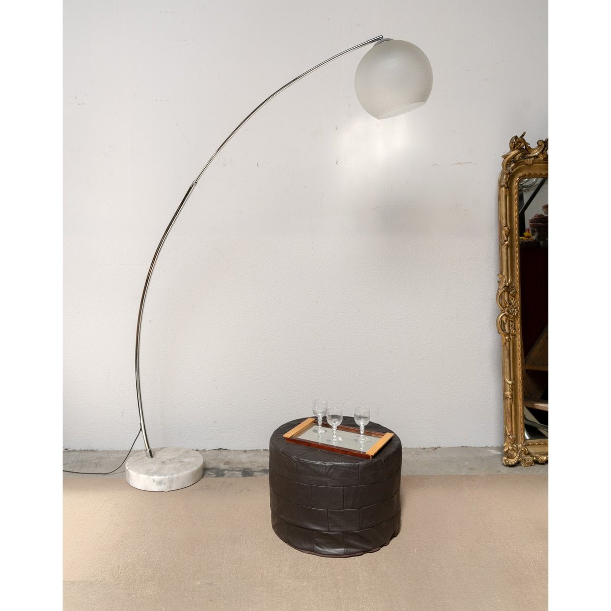 Lampadaire arc en verre et en marbre Julien N°389 - Bon état transparent, DEBONGOUT