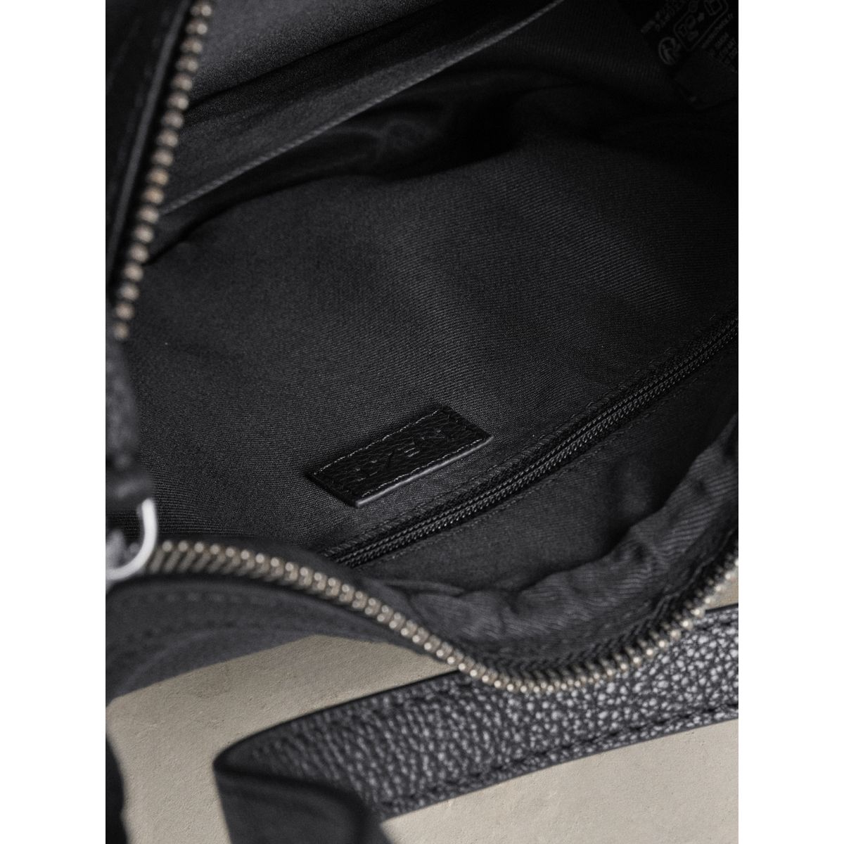 Sac à bandoulière en cuir noir, NEXT
