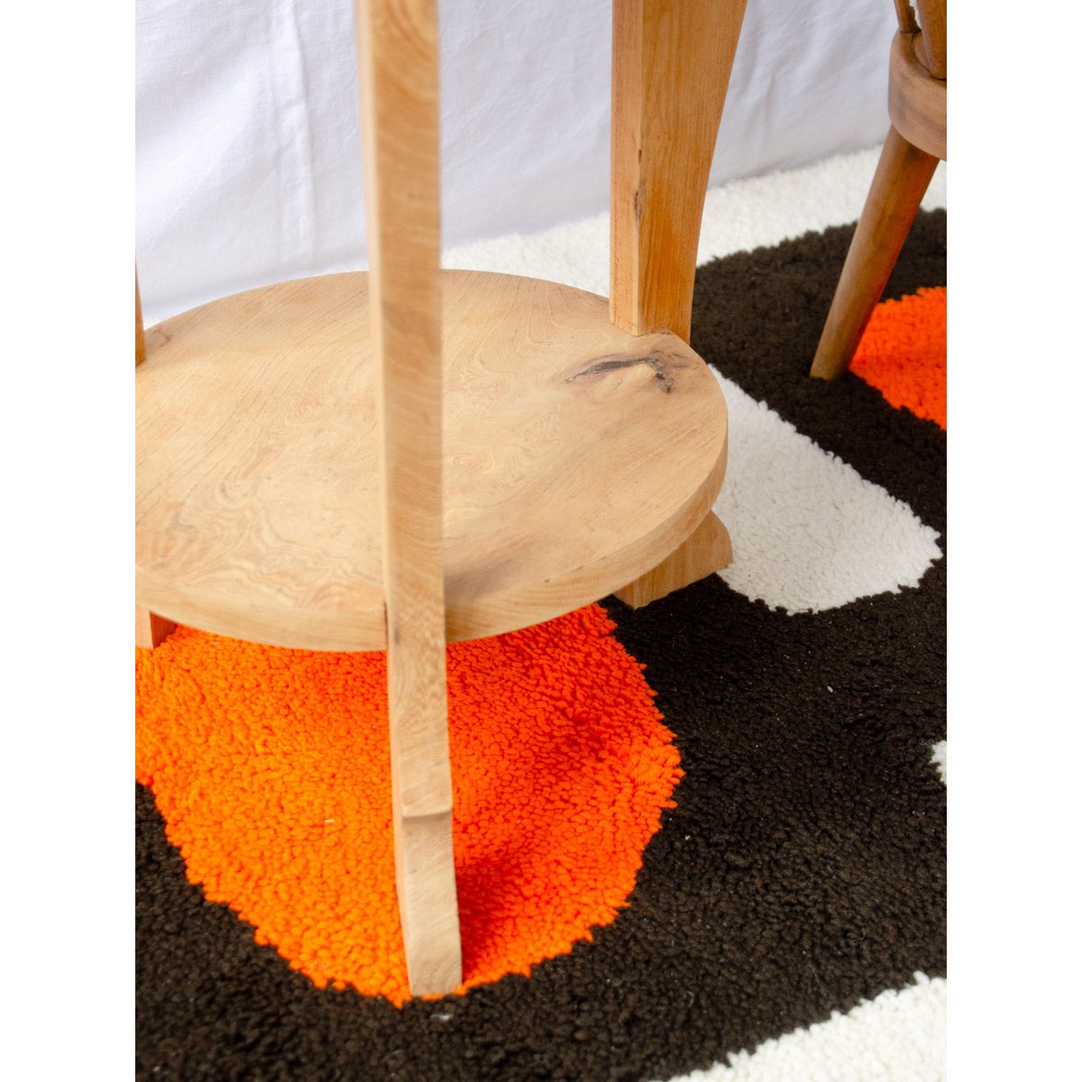 Table d'appoint en bois clair Hanna N°1620 - Bon état bois clair, DEBONGOUT