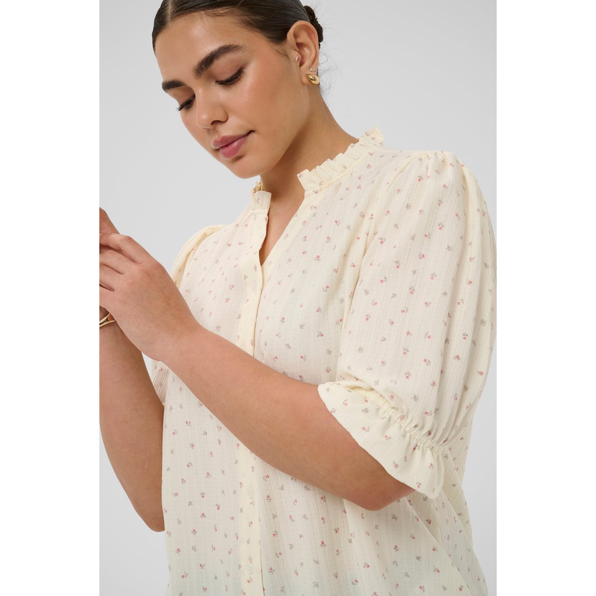 Chemise à manche courte blanc rose chalk w. pink roses, KAFFE CURVE