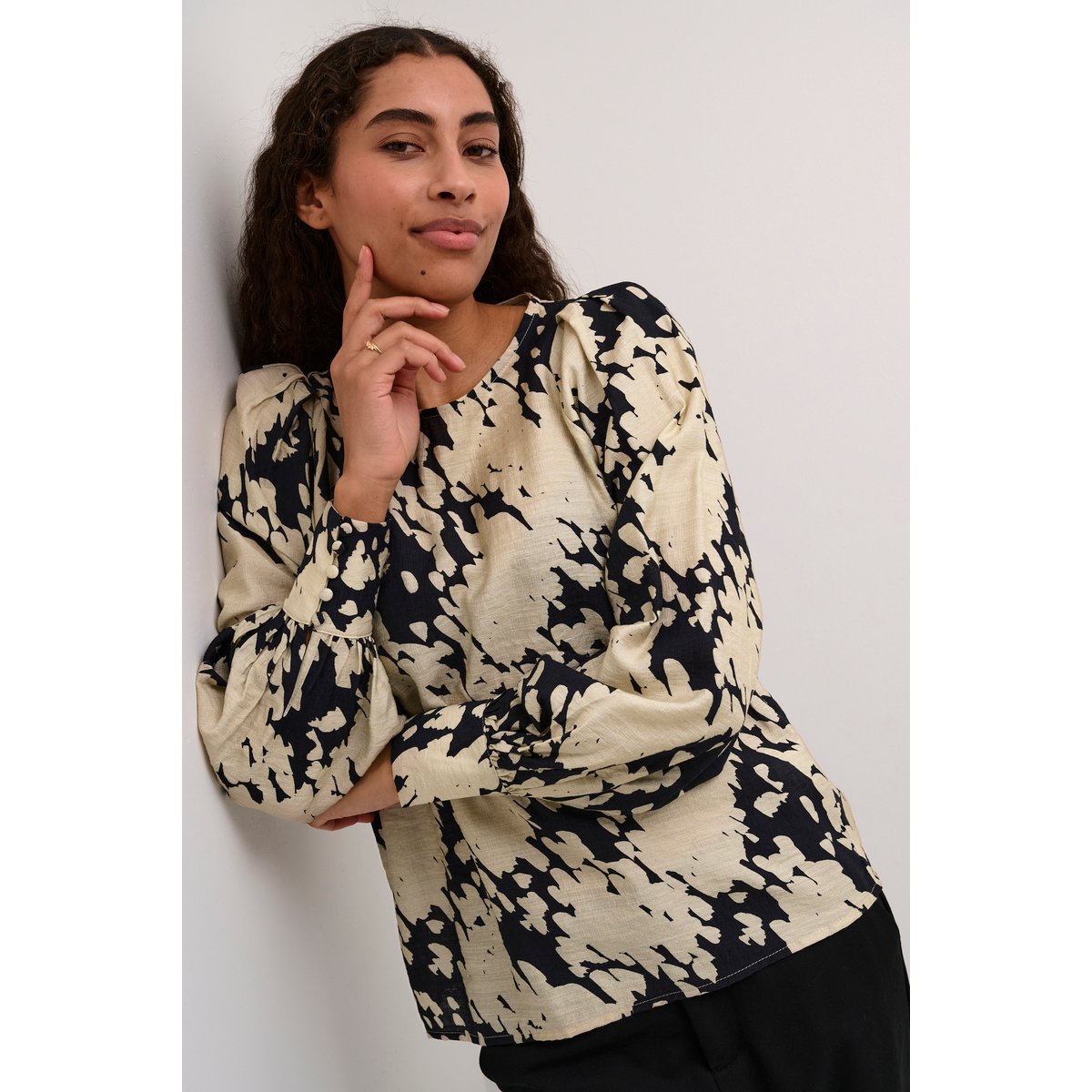Blouse with long sleeve noir/beige graphique black/sand graphic cloud, KAFFE