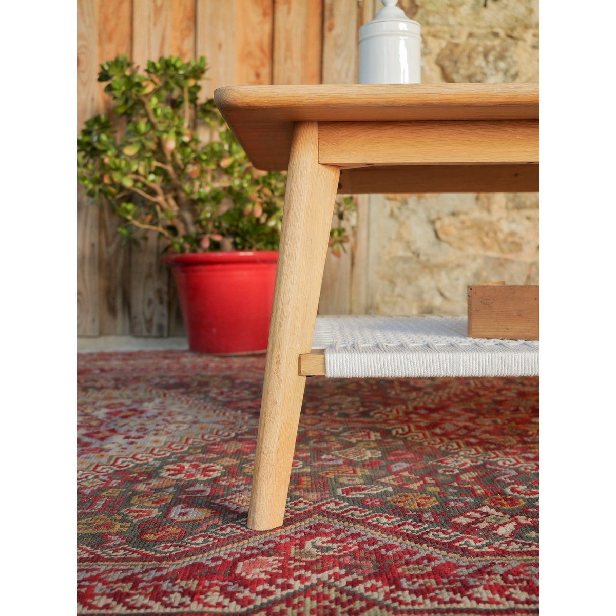 Table basse au filet blanc Donna N°1591 - Bon état bois clair, DEBONGOUT