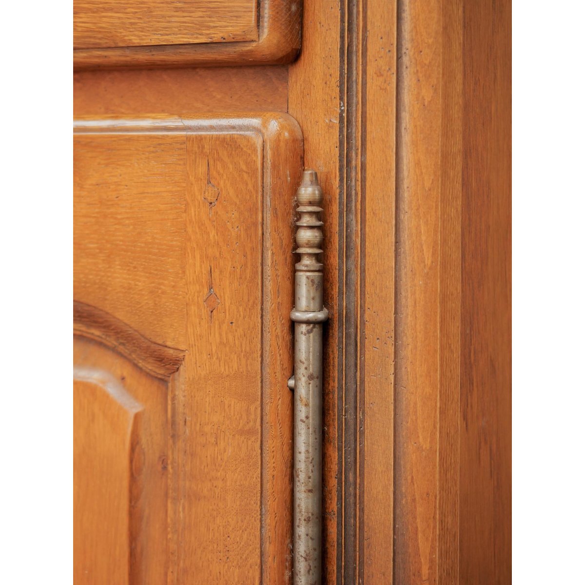 Buffet en bois massif Gilbert N°1679 - Bon état bois clair, DEBONGOUT