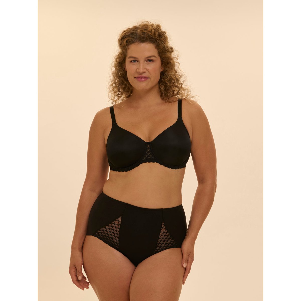 Soutien-gorge avec armature moulé rigide, SUBTILE noir, SIMONE PERELE