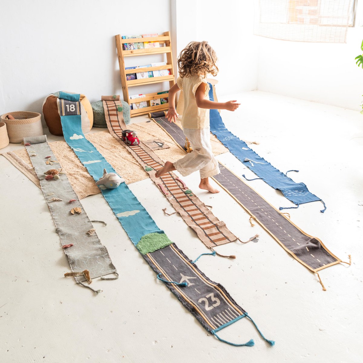 Jeu textile, avion et piste d'atterrissage RIDE&ROLL train, LORENA CANALS