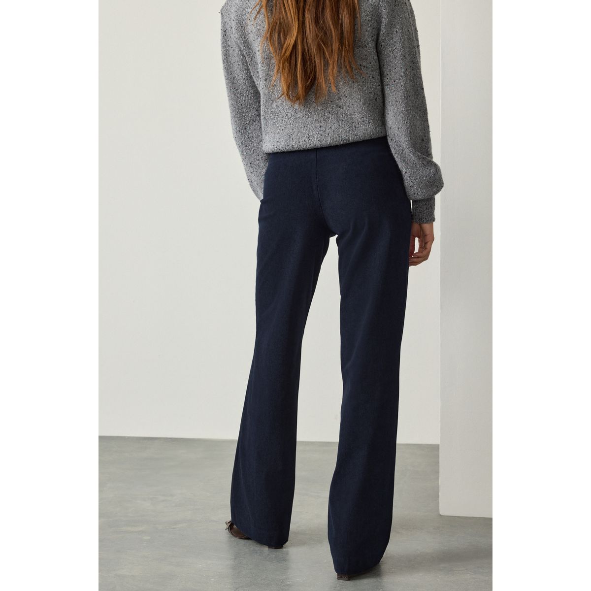 Pantalon large en velours côtelé lissant bleu marine, NEXT